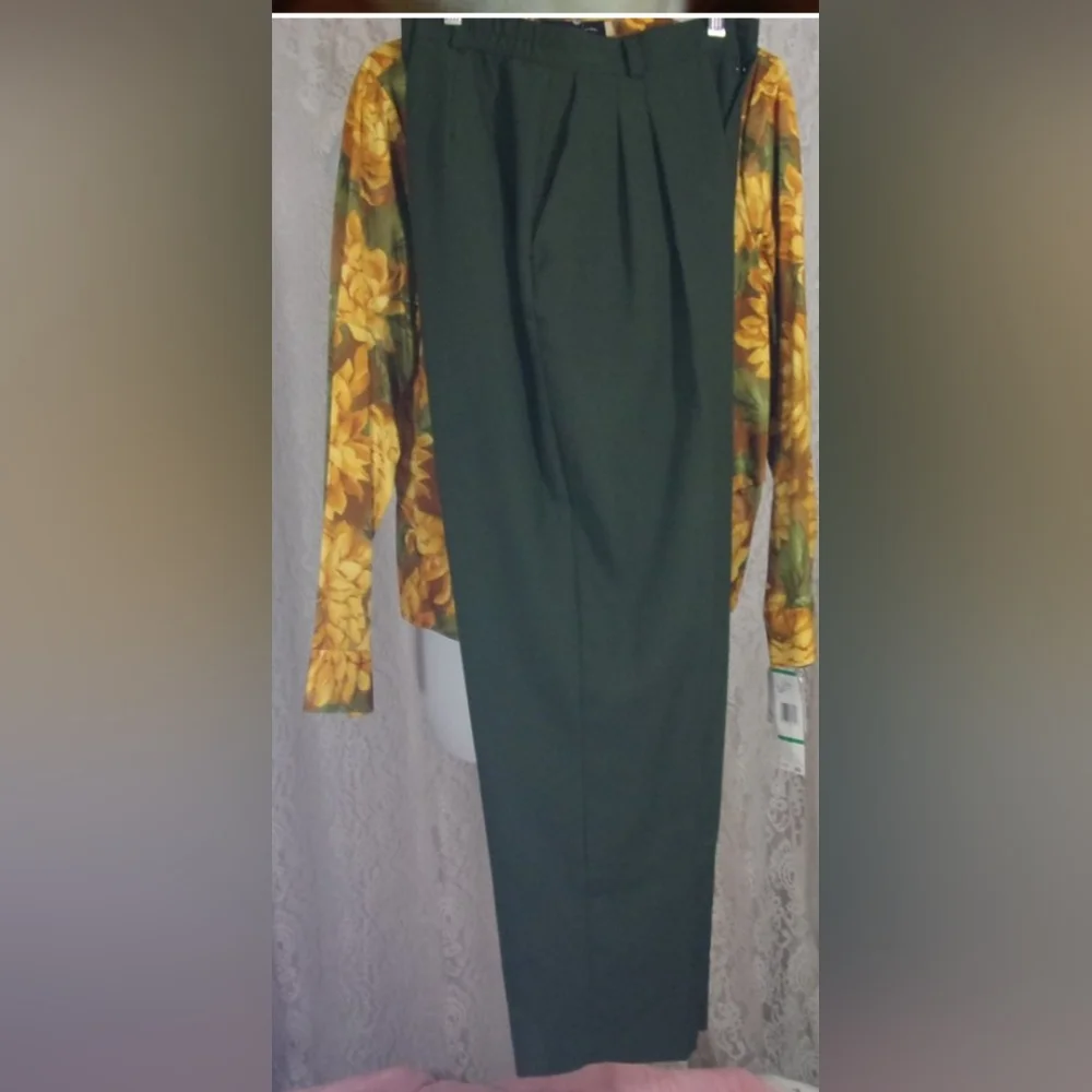 Coordinated Jones NY Blouse Top and Dark Olive Pant Slack Set NWOT
